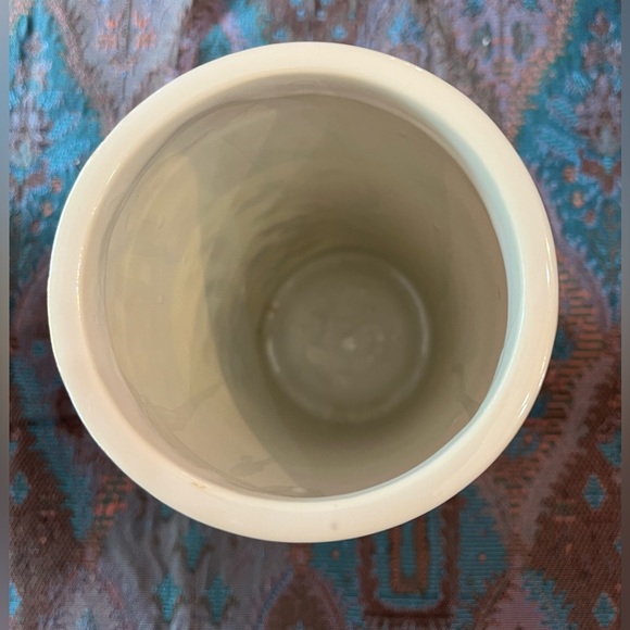 White Modernist Rippled or Crocodile Textured 11” Vase or Decor - Picture 10 of 11